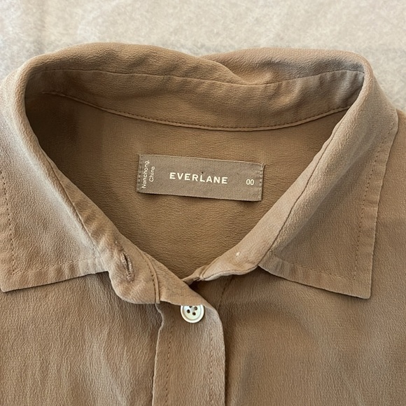 Everlane 100% Silk sheer button down - Picture 2 of 8